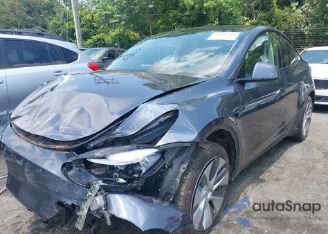 2023 Tesla Model Y Awd/Long Range Dual Motor All-Wheel Drive z USA, uszkodzony, nr VIN 7SAYGDEE5PA184258
